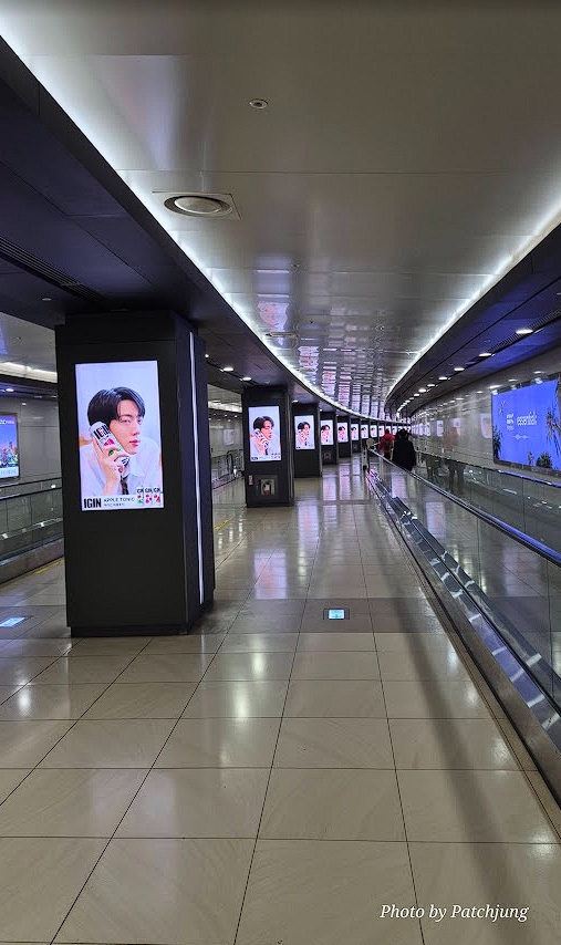 김포공항 국제선 탑승동 무빙워크 풍경