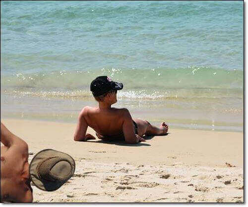 일광욕을 통해 비타민 d를 보충하는 사람들