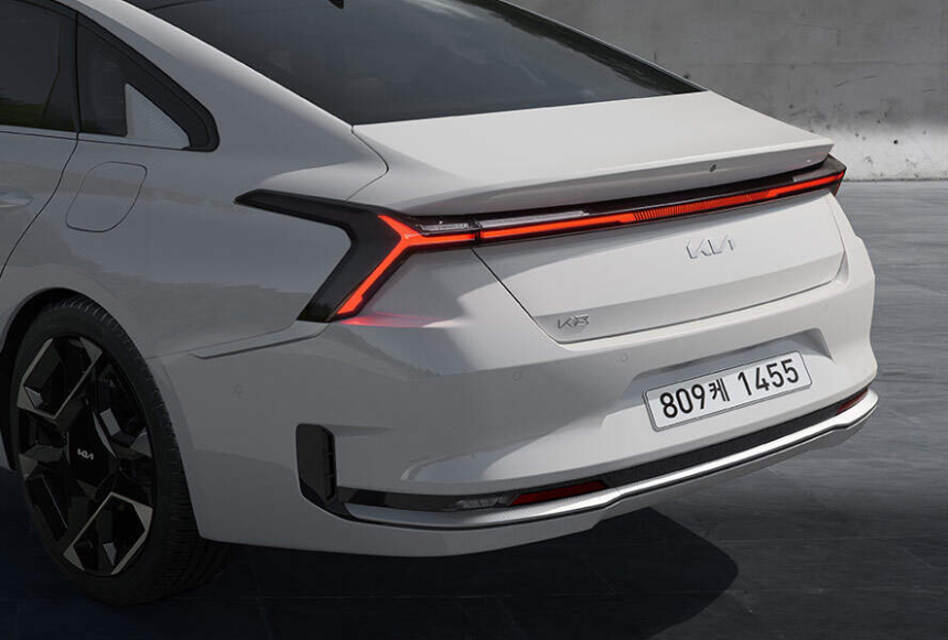 2025 기아 K8 하이브리드 완벽 정리 – 연비, 트림, 가격, 경쟁 모델 비교까지!