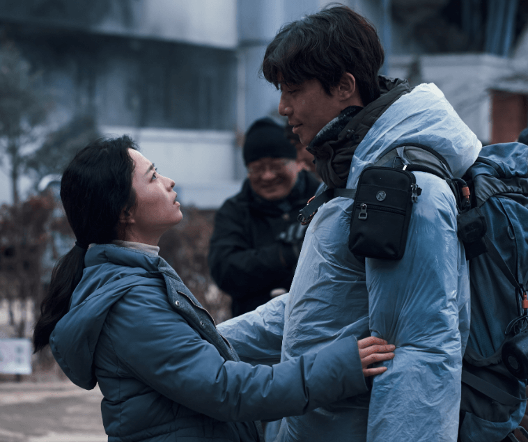 콘크리트 유토피아 영화 장면