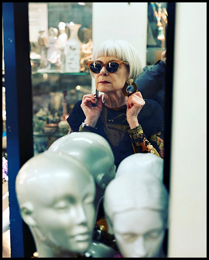 우연의 아이콘? 우연하게 패션모델이 된 66세 교수님 린 슬레이터