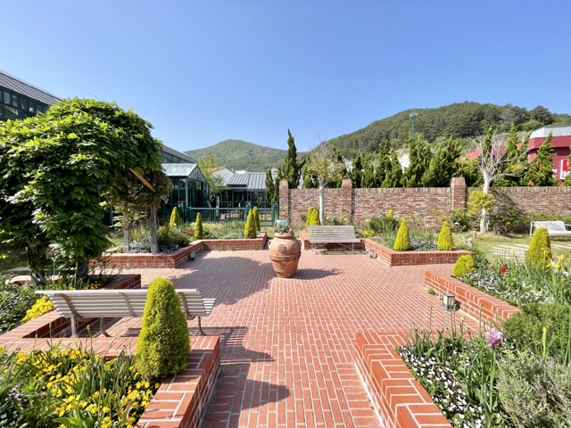 외도보타니아에서-정원을-관리해줬다고-합니다.