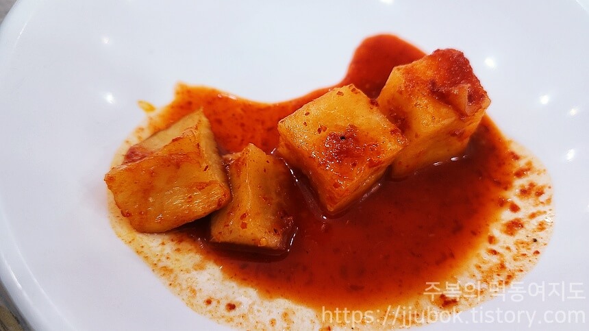 진복식당-보리밥정식-밑반찬-깍두기