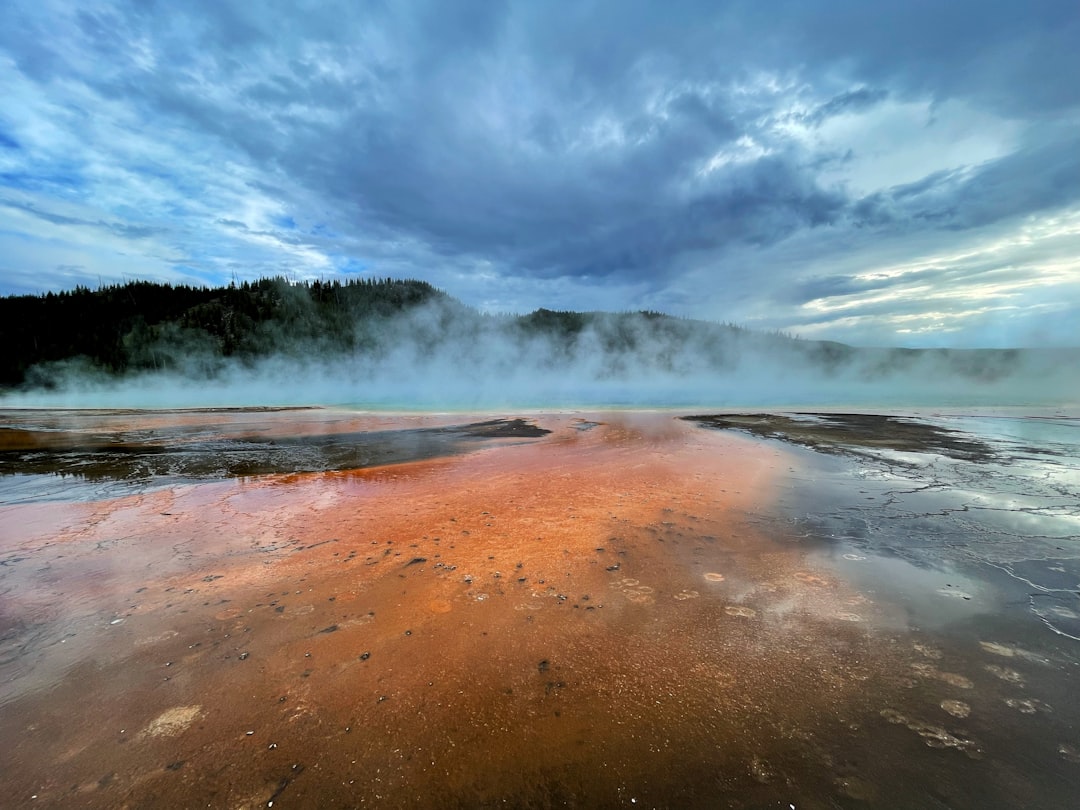 “온천” (Hot Springs)