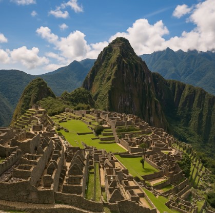 페루 안데스 산맥 위 고대 잉카 유적 마추픽추 전경