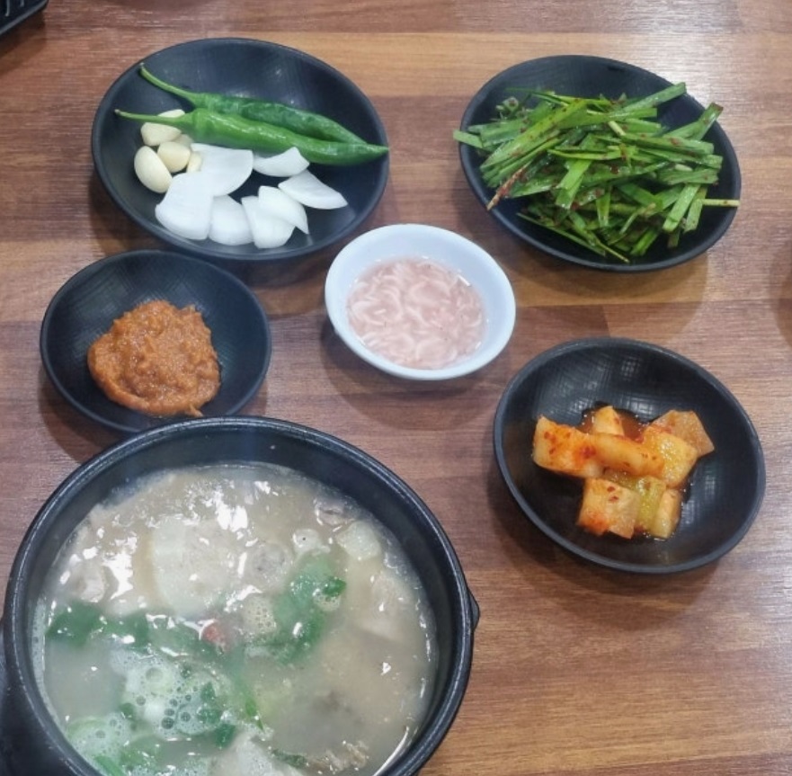 부산-돼지국밥-고수-마산식당