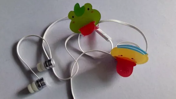 케이블 타이 방식으로 이어폰 줄 정리