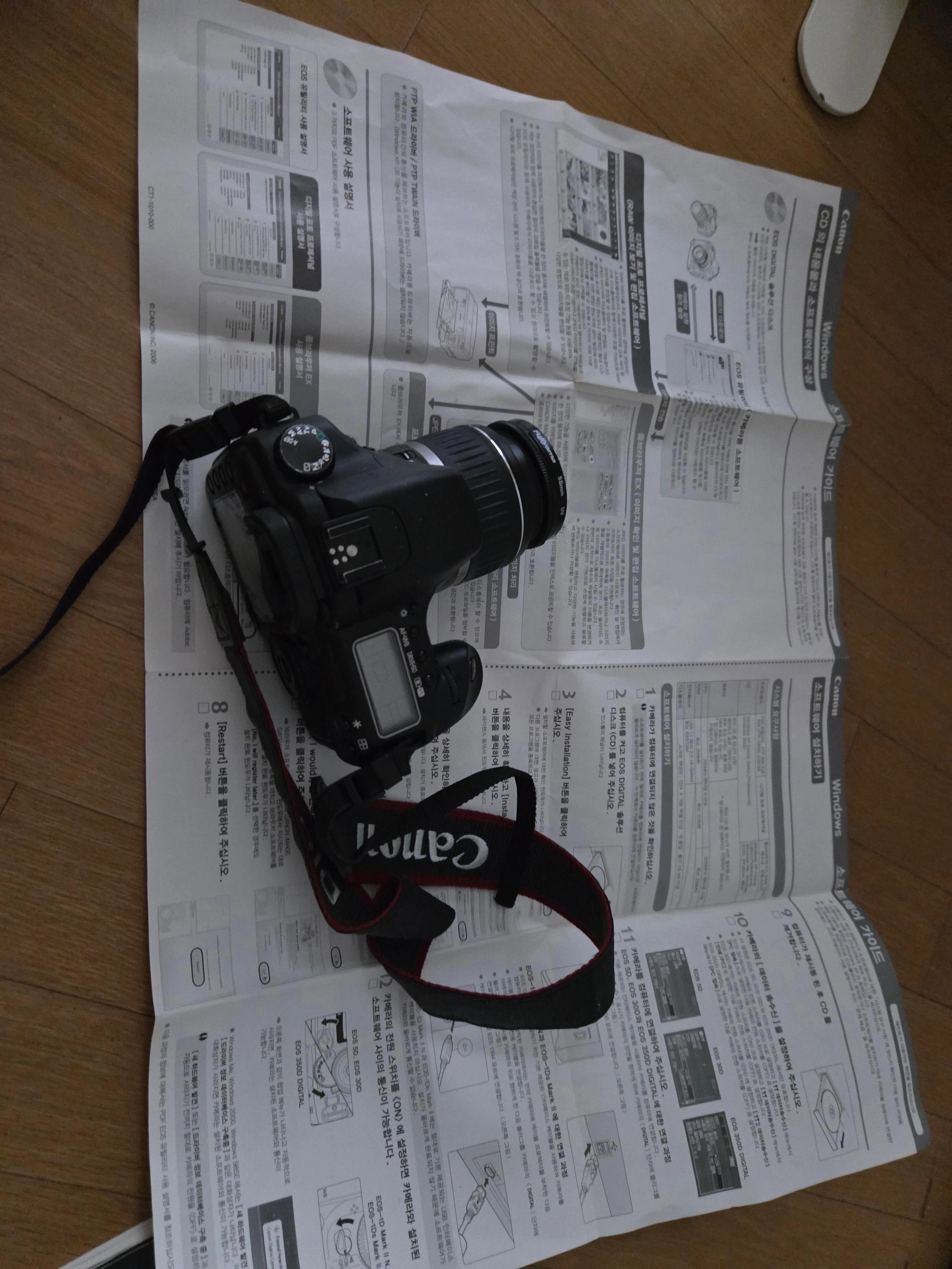 Canon EOS 30D를 탁자 위에 둘 때 생긴 촬영 태도의 변화