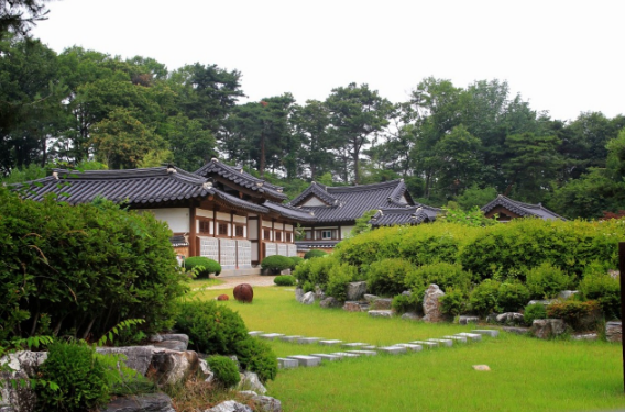 한국의 전통 가옥인 한옥 사진