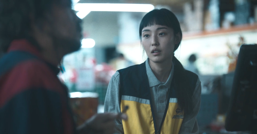 캐셔로 근무하는 정수인