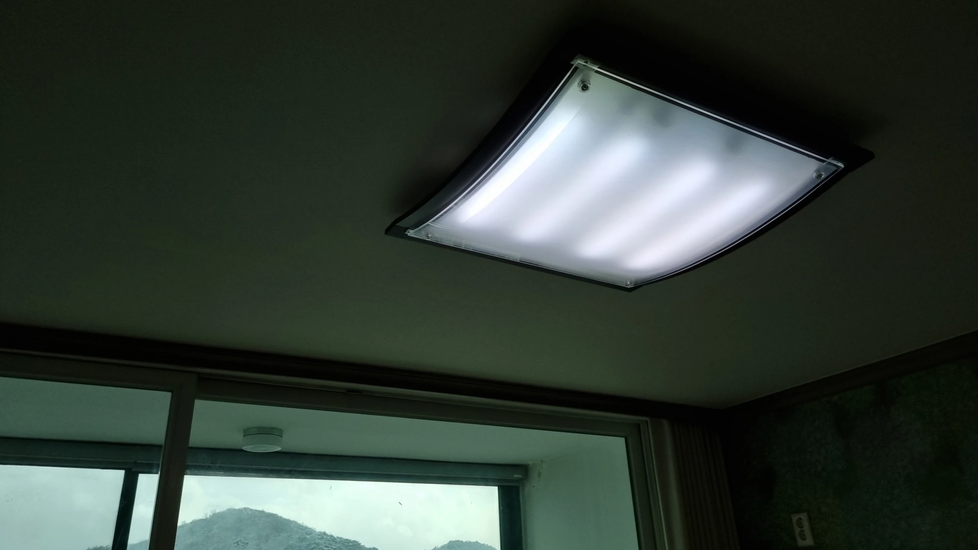 삼파장 형광등 램프 교체 완료 모습