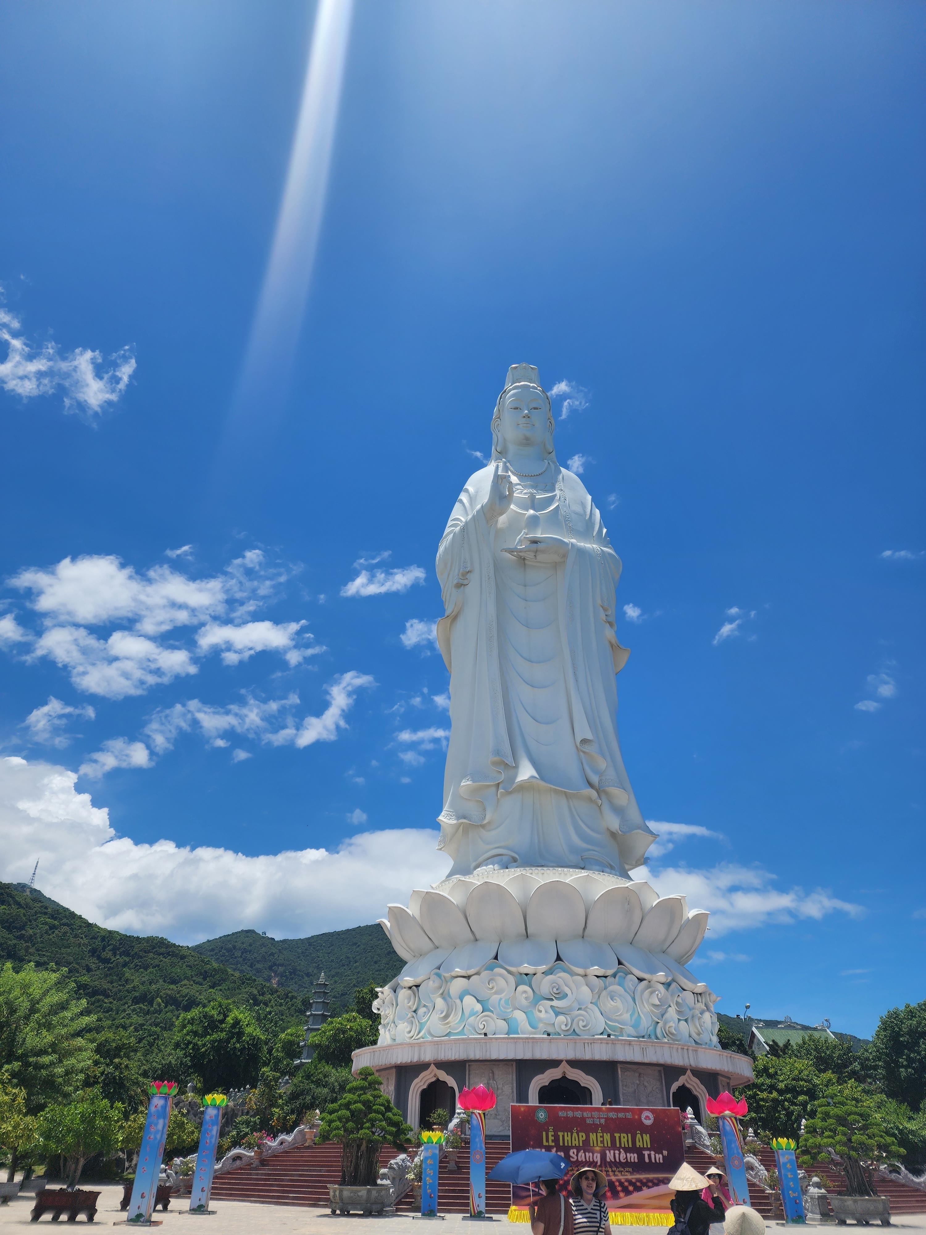 이미지-alt-태그-바나힐 린 웅 사원