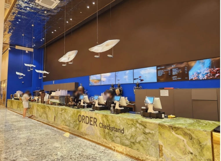 마치 5성급 호텔 방불케 하는 전국 아니 세계 최대의 카페