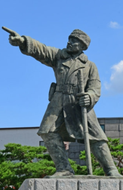 홍성에 위치한 김좌진 장군의 동상