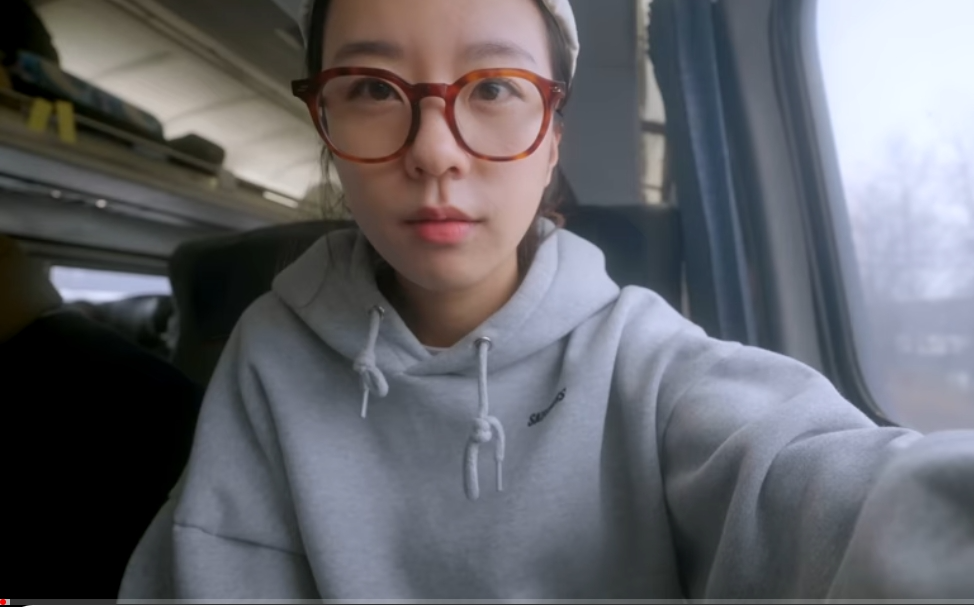 여행유튜버-카메라