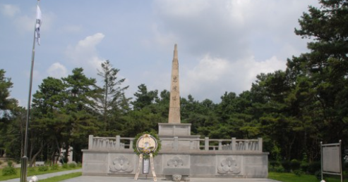 충주시 탐금대 공원 기념비