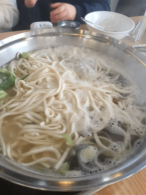 대전 관저동 칼국수 맛집 온천 물총 칼국수는 10분동안 끓여주고 먹어야합니다!