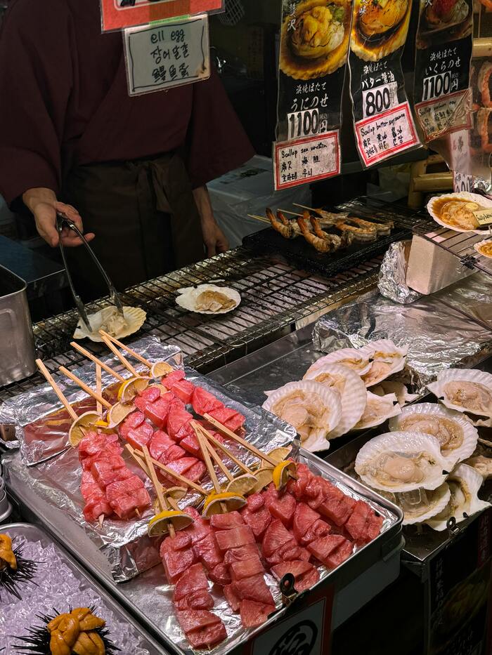 직접 조리된 음식을 바로 맛볼 수 있는 후쿠오카 포장마차 풍경