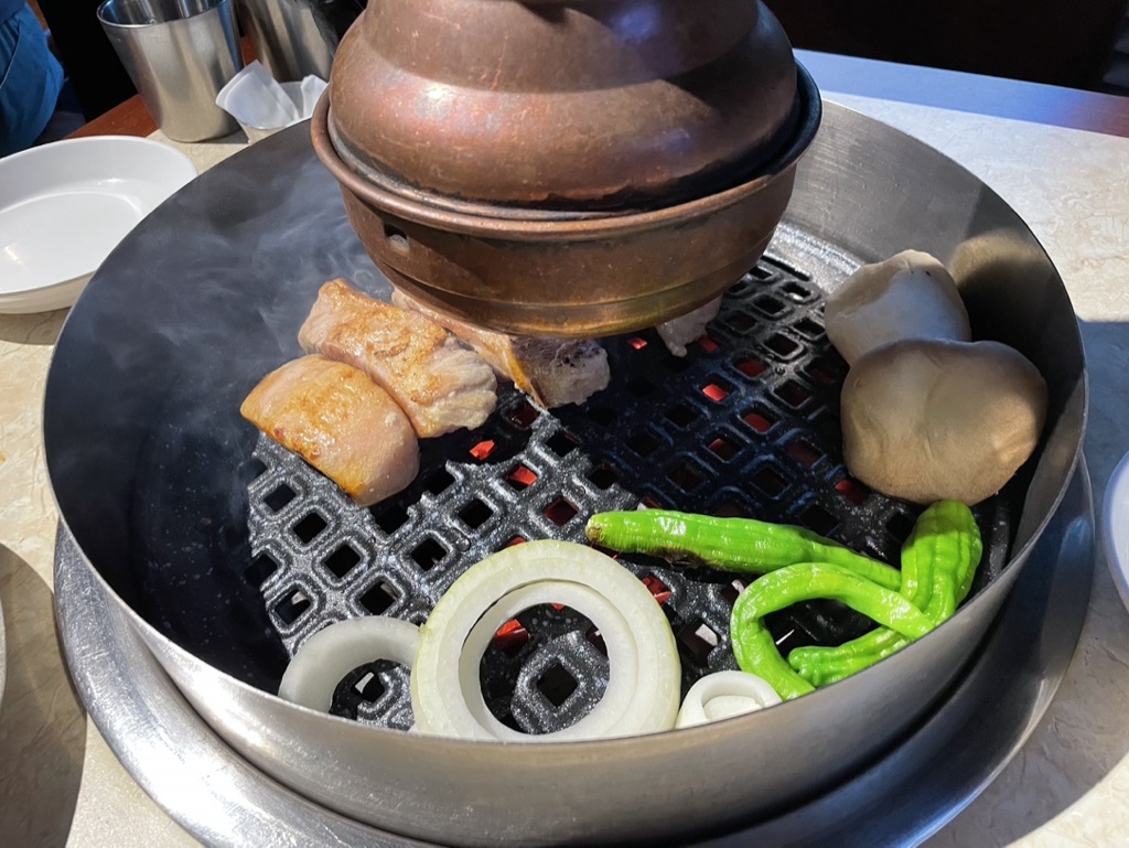 금은돈 고기 굽는 중