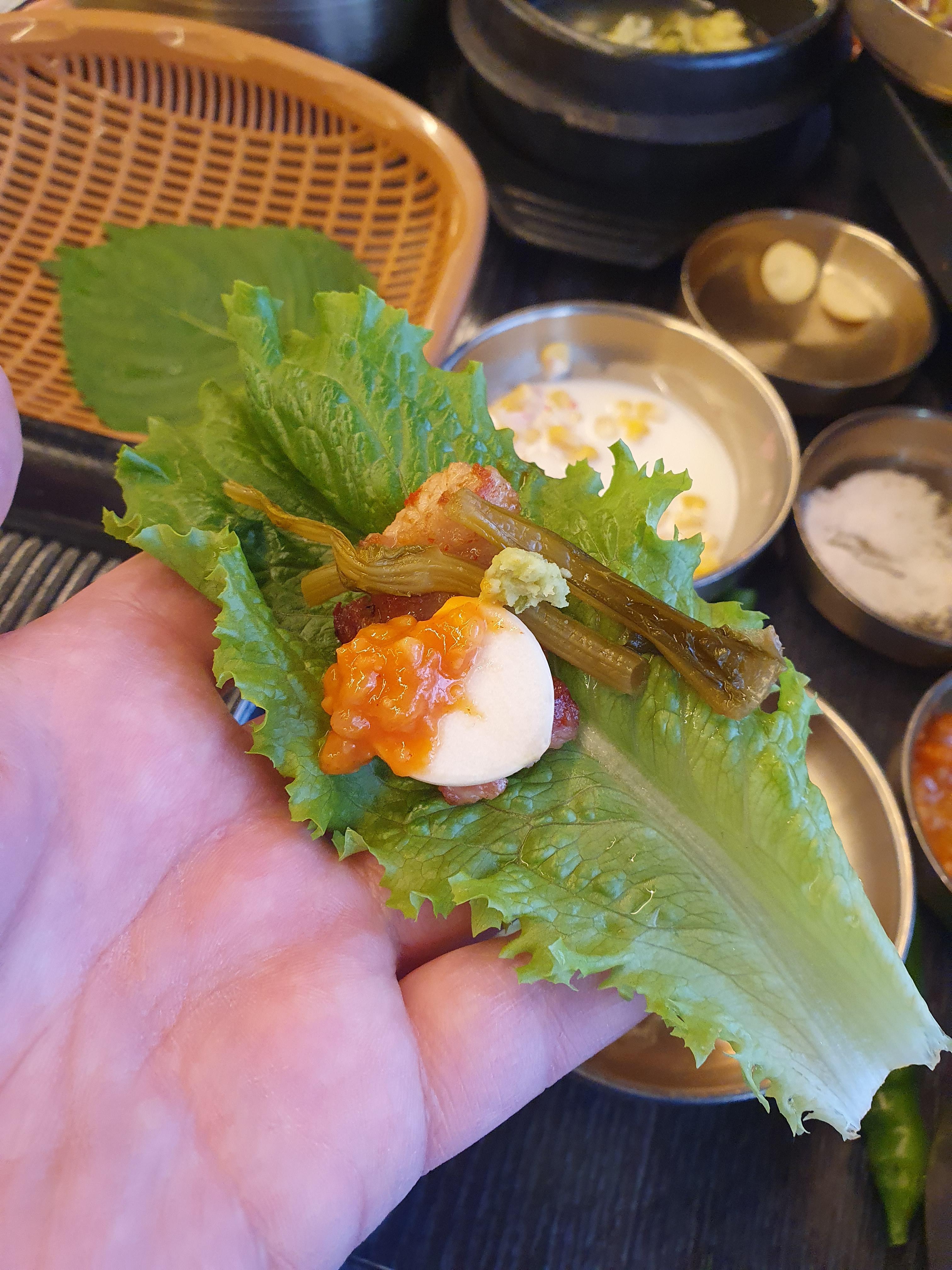 유채나물장아치와 함께 흑돼지 콜라보