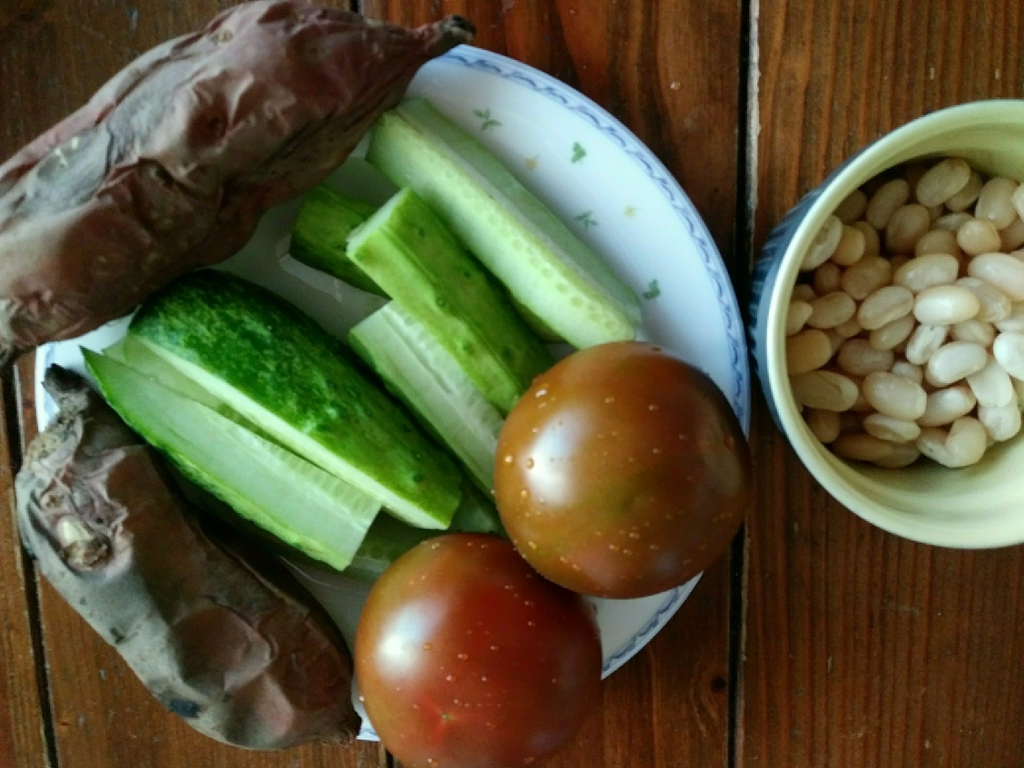 간식으로 먹었던 오이와 토마토