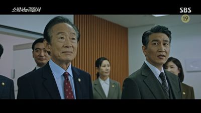 국회의원인 마태화의 아버지가 본격적으로 대선준비를 하고 그를 보조하는 진호개의 아버지