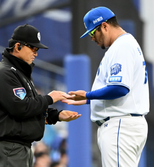 KBO 프로야구, 2026 투수 이물질 검사 정기 시행 관련 사진1