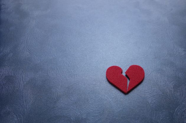 깨진 하트 사진