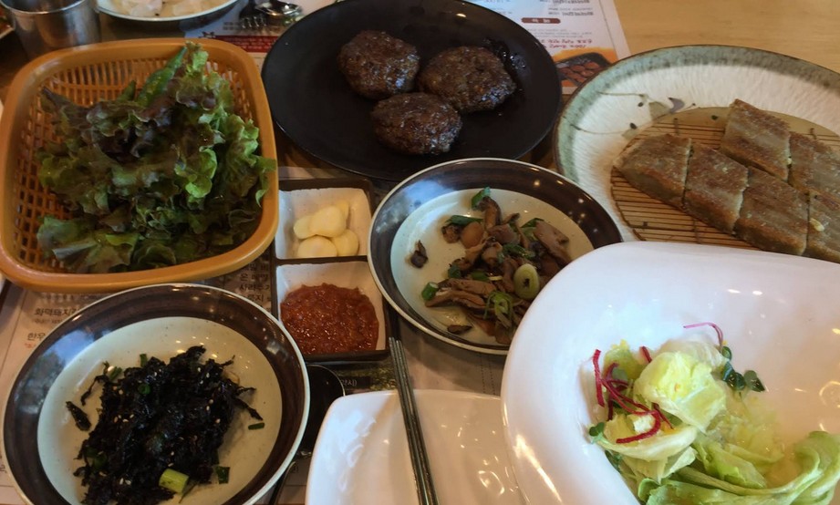 들기름막국수와 한우떡갈비가 맛있는 고기리열두화덕 방문 정보 총정리