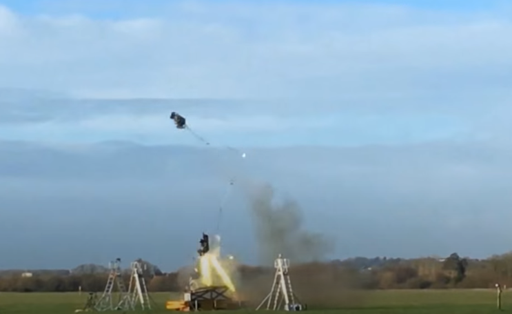 마틴베이커사 사출시험장면