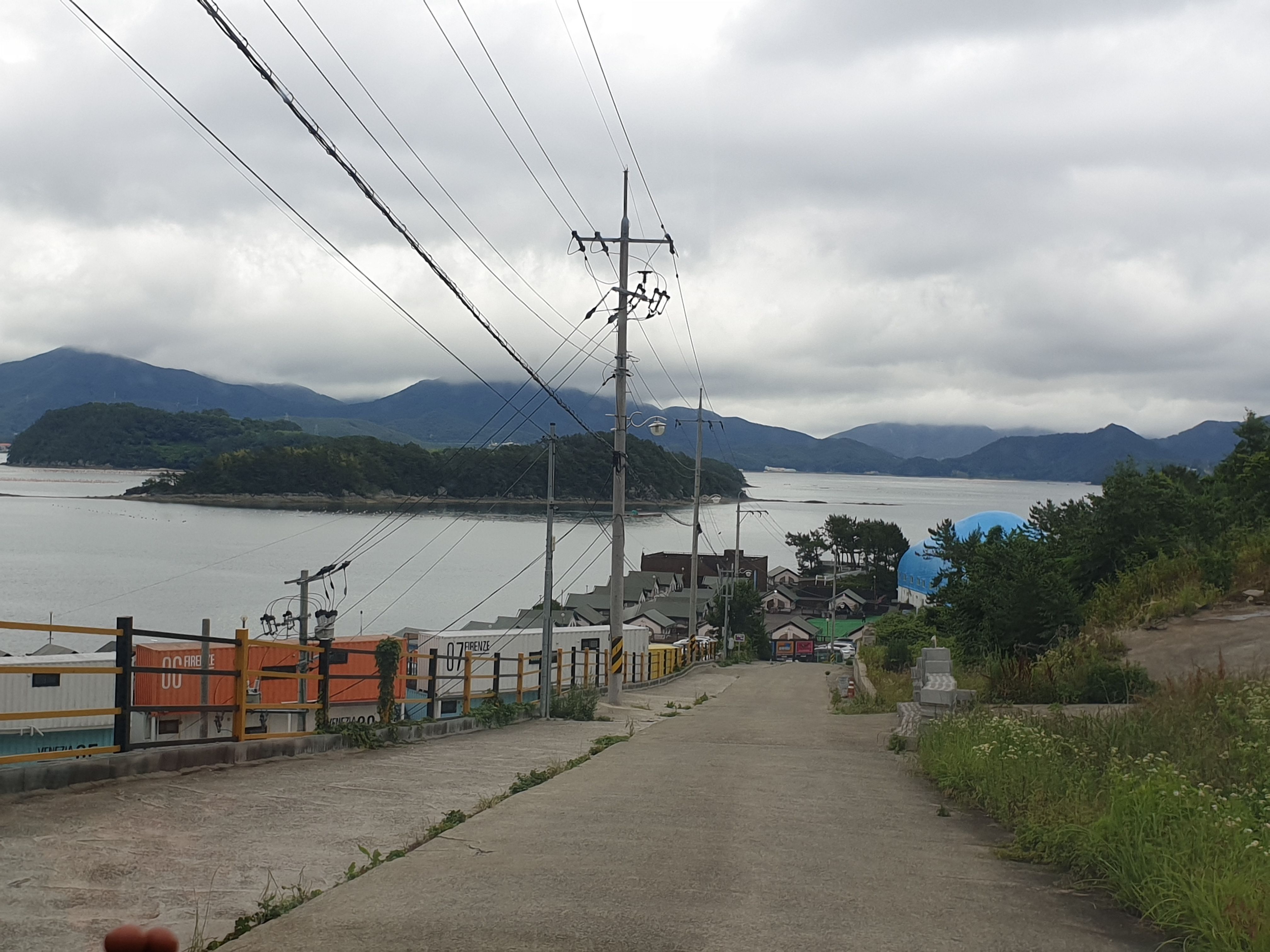 블루웨일 글램핑 입구