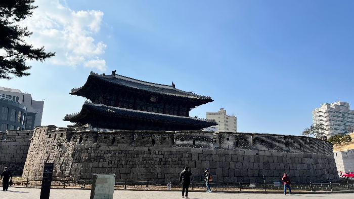 흥인지문 앞