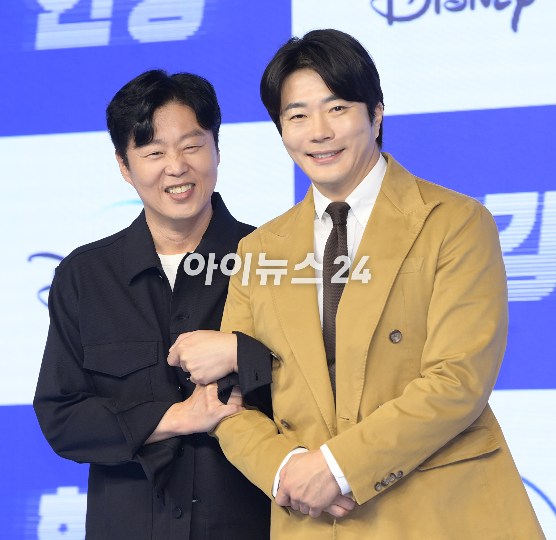 배우 김희원과 권상우가 12일 오전 서울 종로구 JW메리어트 동대문 스퀘어 서울에서 열린 디즈니+ 오리지널 시리즈 &#39;한강&#39; 제작발표회에 참석하고 있다. [사진=정소희 기자]