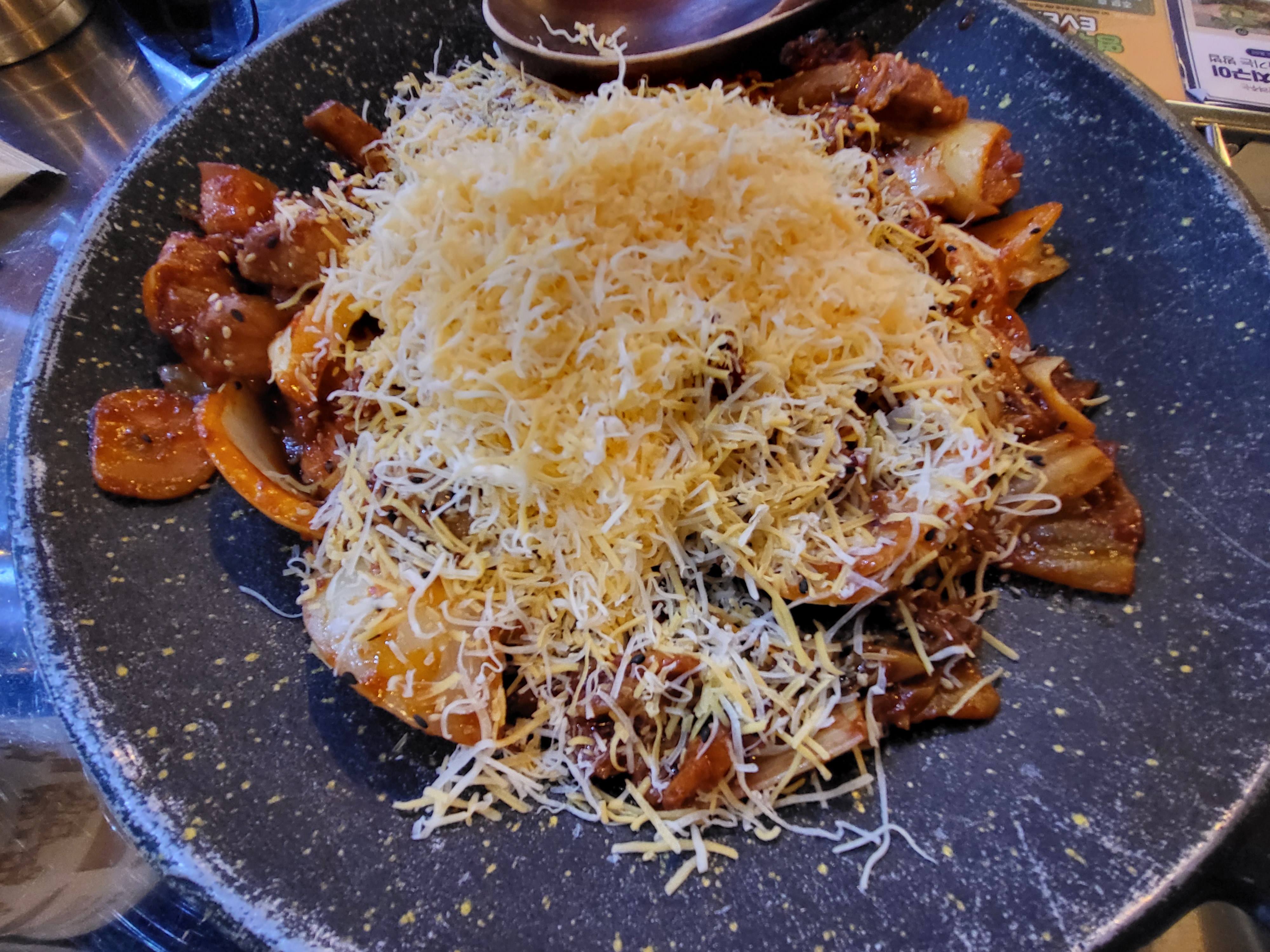 돼지김치구이 + 치즈사리