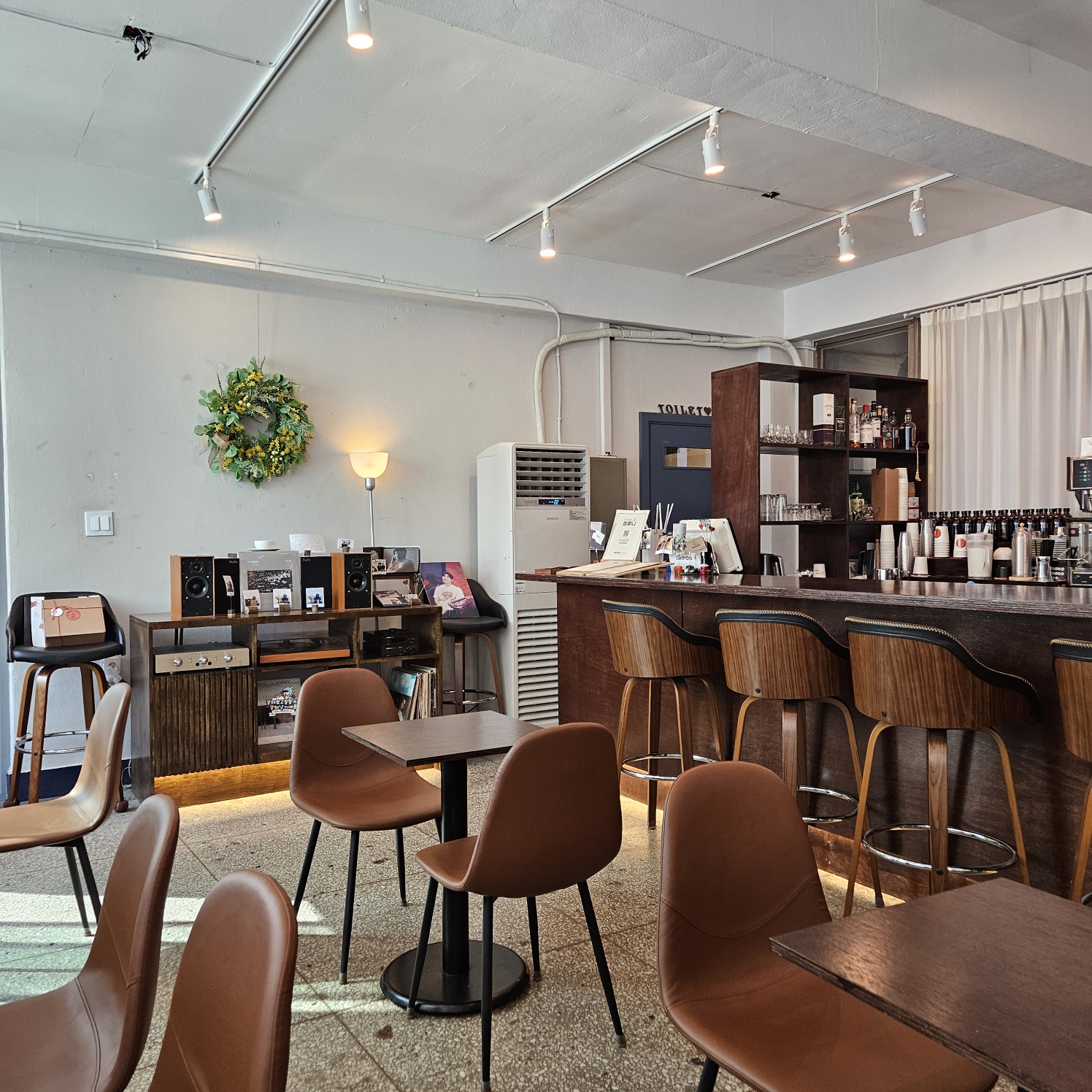 카페-피루니-내부