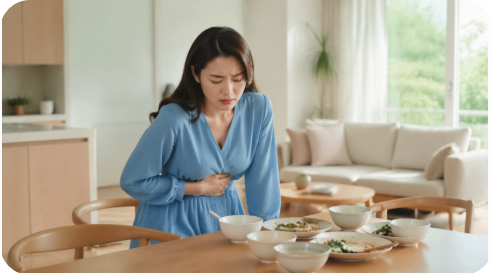 속쓰림을 느끼며 생활 속 원인을 인지하는 장면