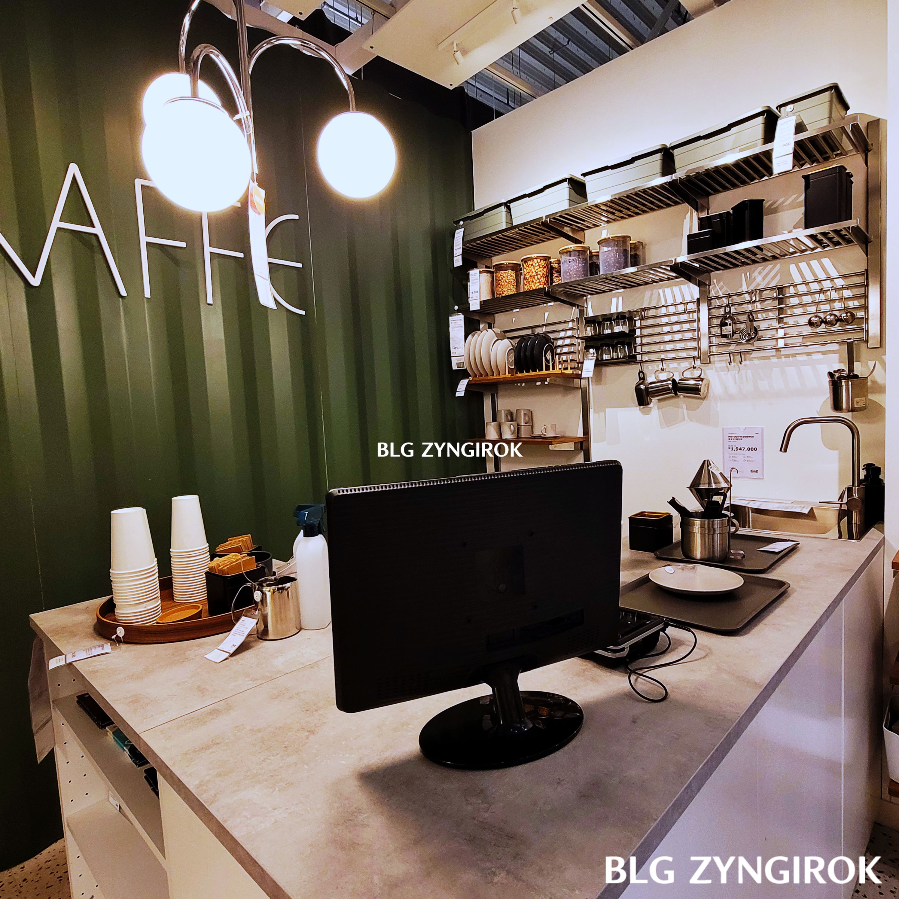 이케아-가구들을-이용해-만든-카페모습이다.