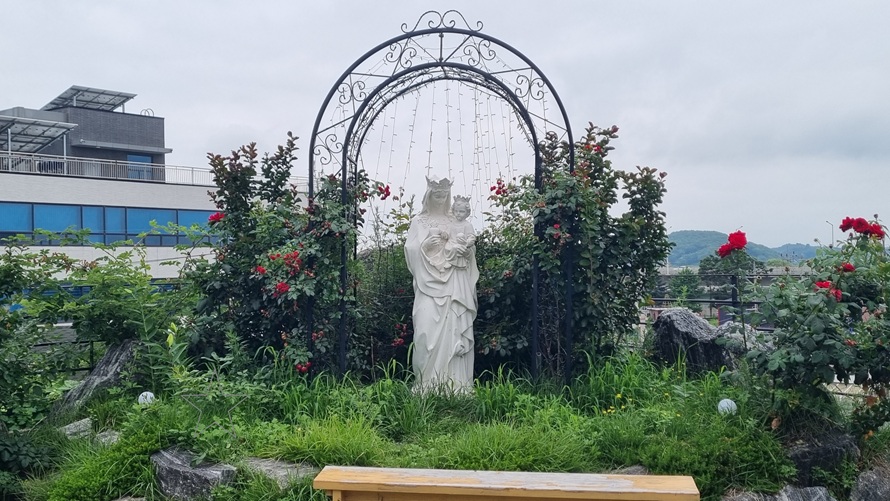 행주성당 성모동산 성모자상 사진