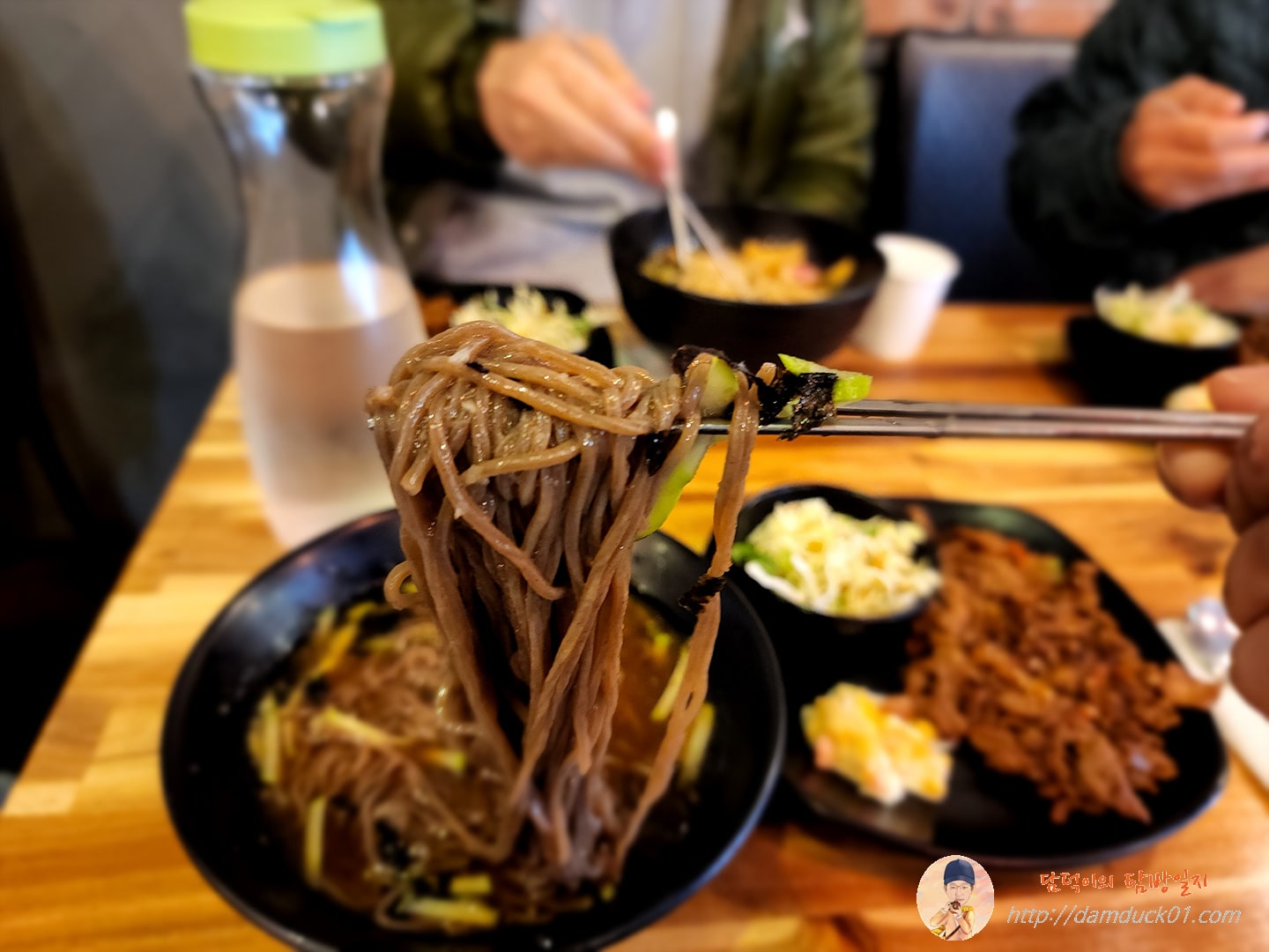 냉모밀 한 젓가락