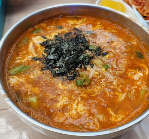 동네한바퀴 호떡 홍합 장칼국수 강원도 동해