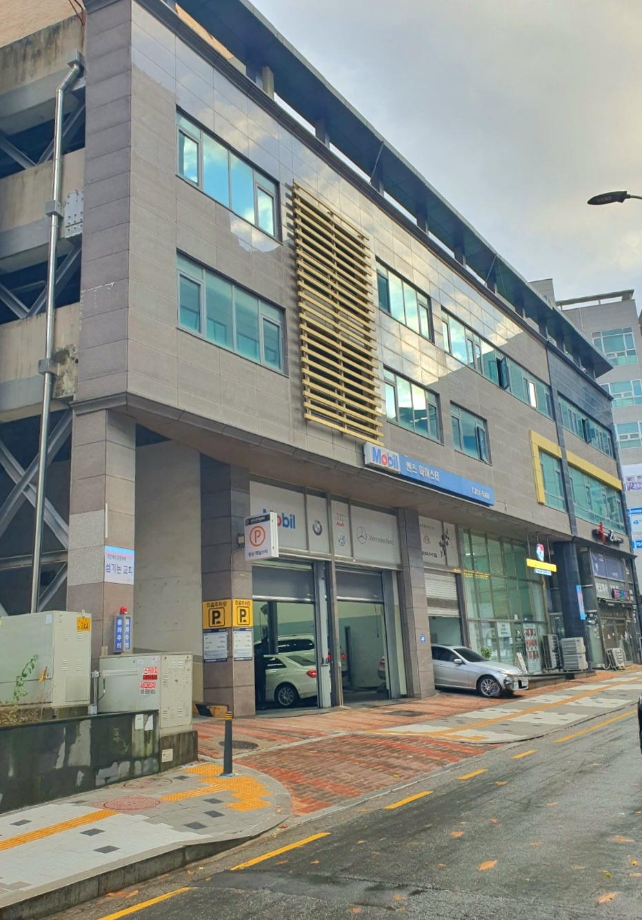 래일스타-주차장의-모습입니다.