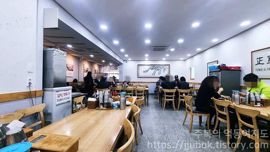 나주곰탕-하얀집-내부-식사-공간-3