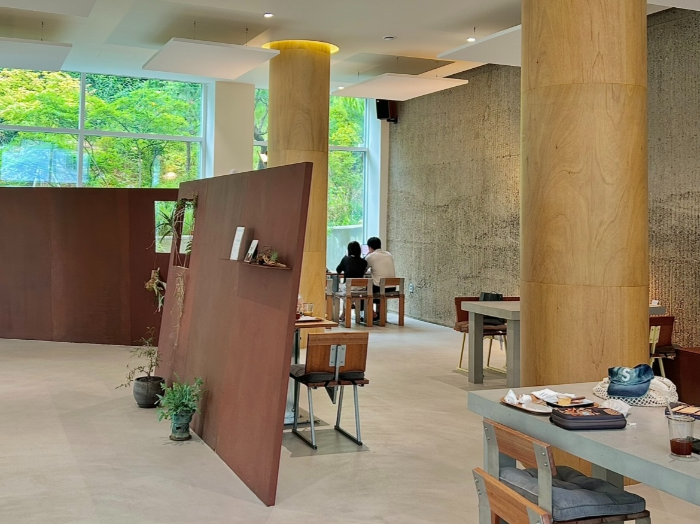 힌터하우스 2층