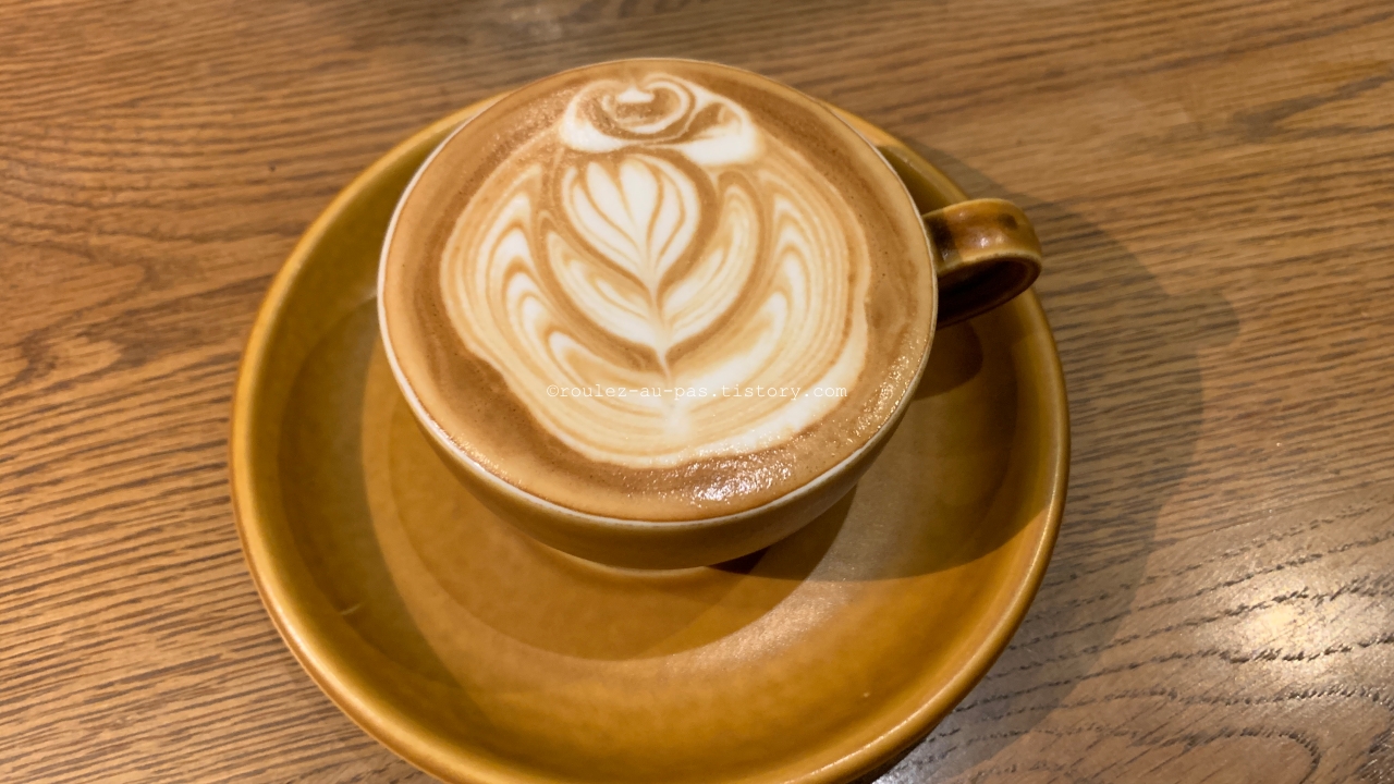 TOKYO-TRAVEL-DAY2-CAFE DIXANS-FLAT WHITE
