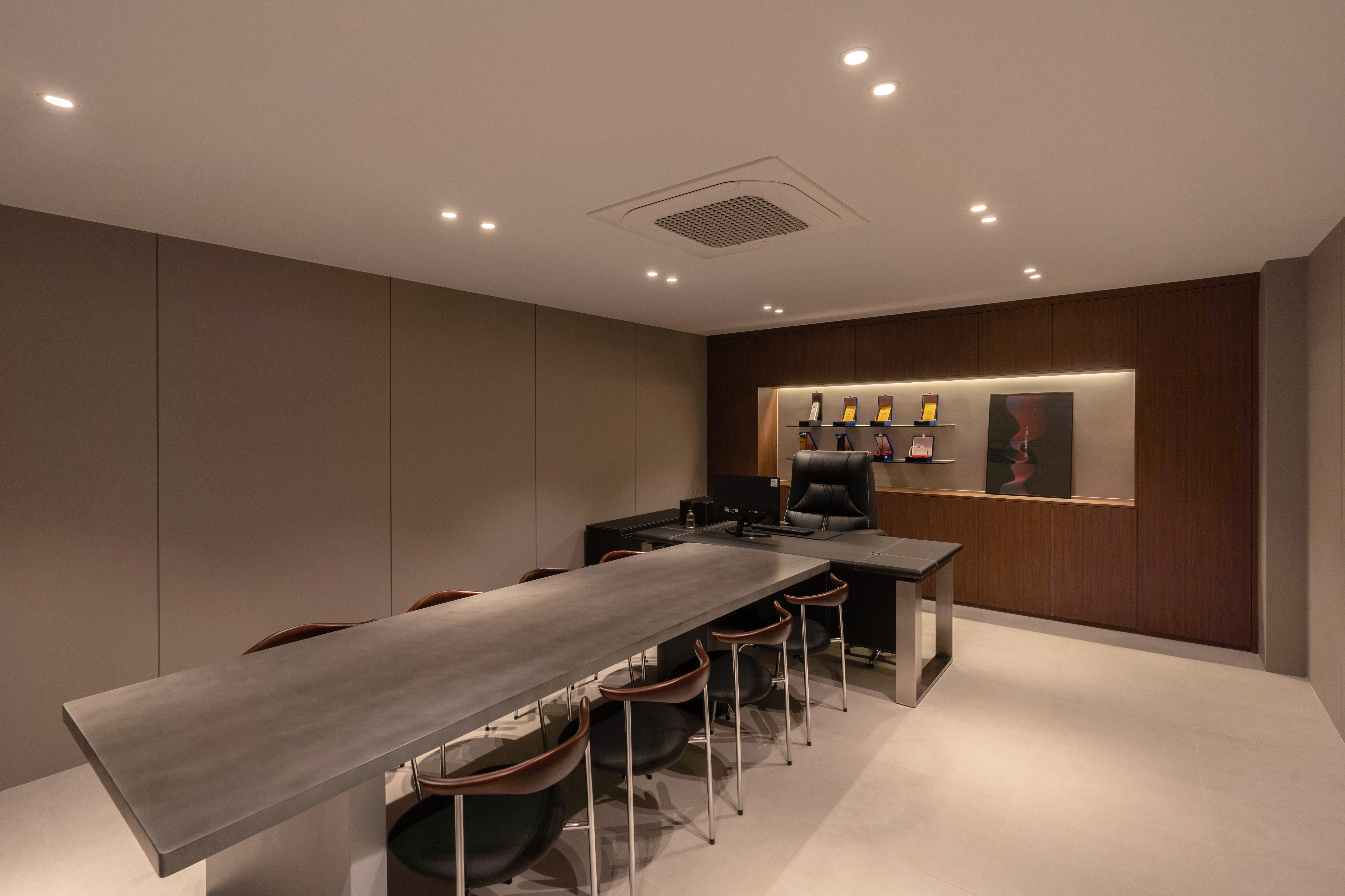 로비에서 바라본 곡선 뷰