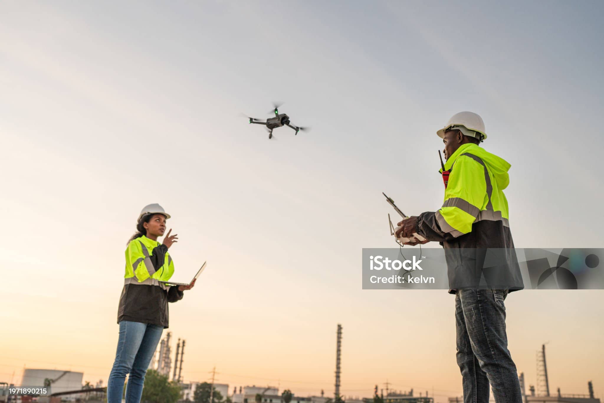 드론 조종사와 드론 엔지니어