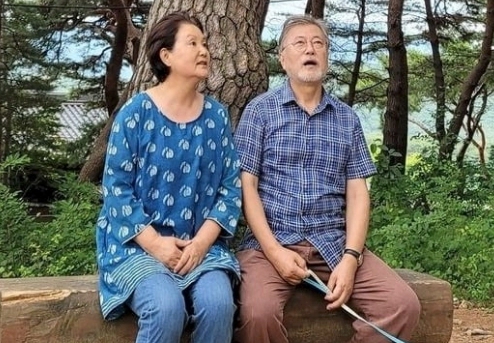 김정숙 여사 프로필 나이 고향 학력 종교 재산