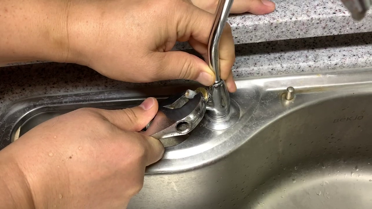 스패너로 뭉치 제거