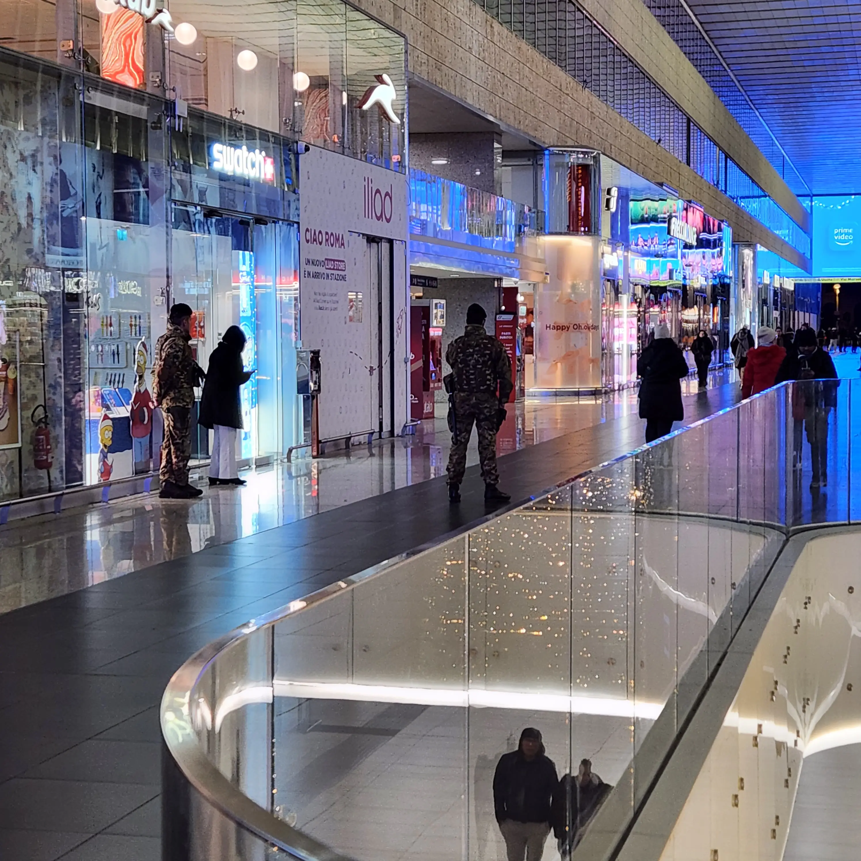 경계-근무-중인-군인들