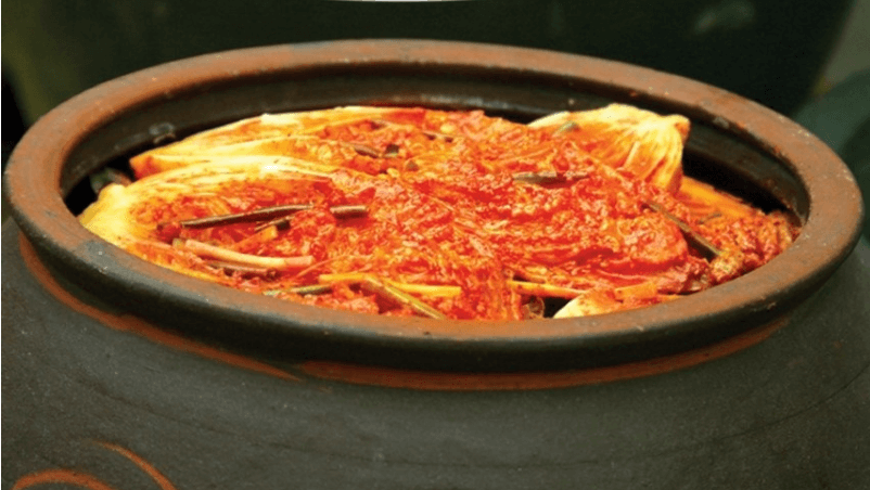 김장 김치 용기에 담기